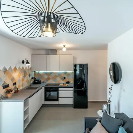 Flora Apartment *