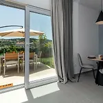 Flora Apartment