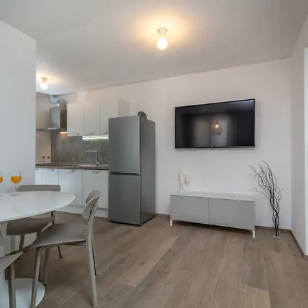 Flora Διαμέρισμα Τρογκίρ