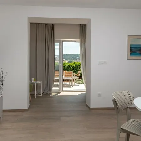 Flora * Τρογκίρ