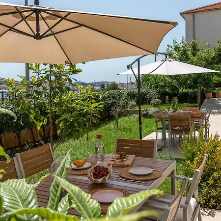 Διαμέρισμα Flora *