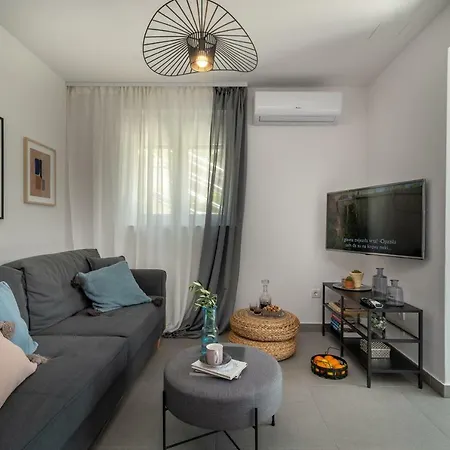 Flora Apartman *