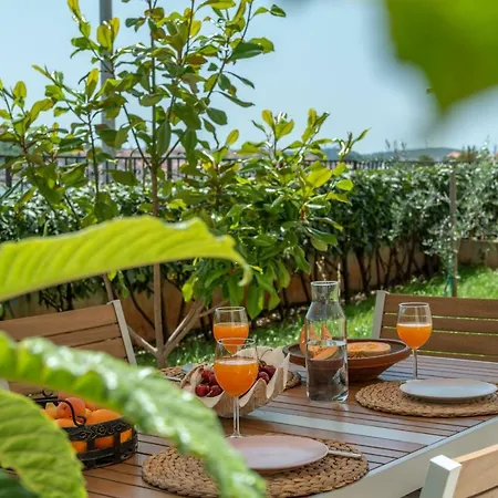 Flora Апартаменти Трогір