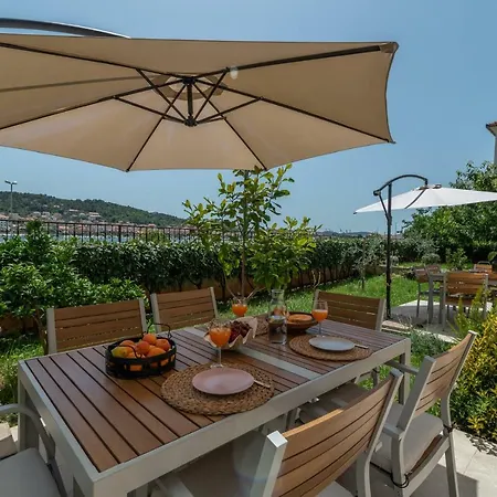 Flora Apartman *