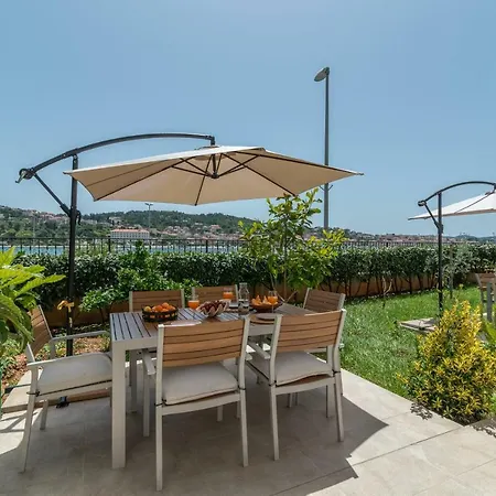 Flora Apartman *
