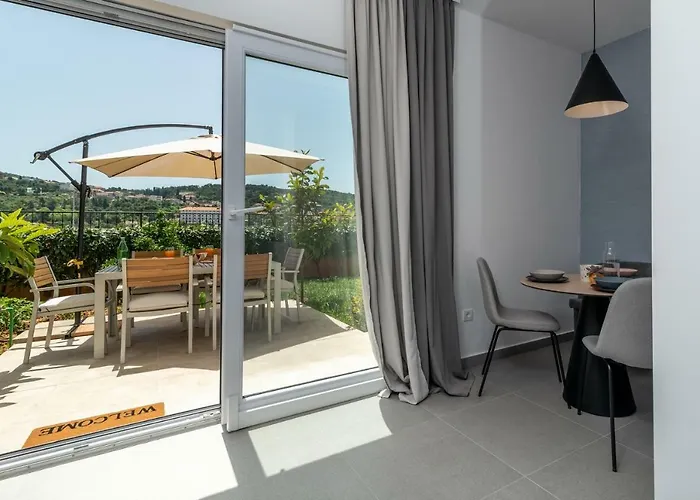 Flora Apartment