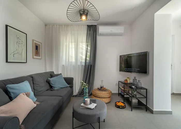 Flora Apartment *