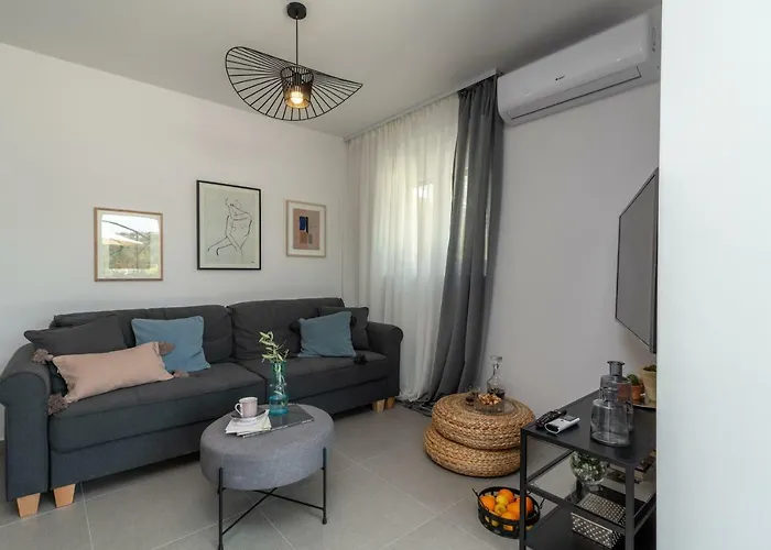 Flora Apartment *