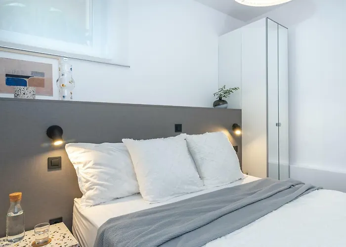 Flora Apartment *