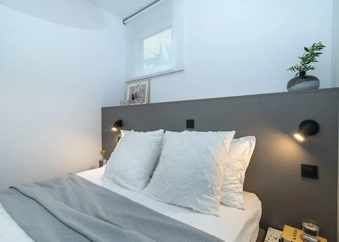 Flora Apartment *
