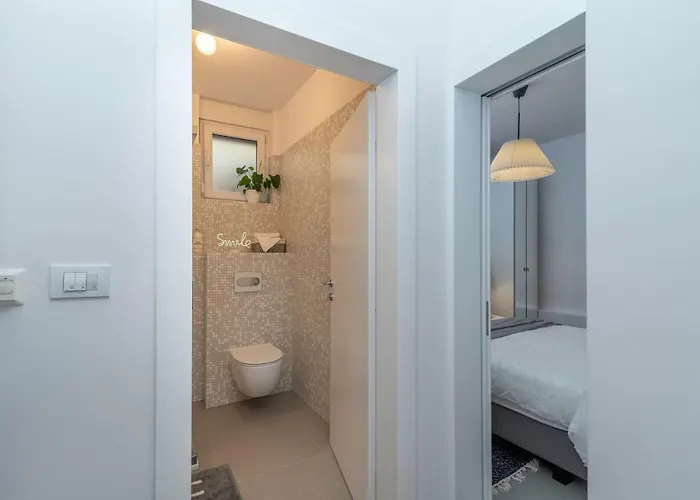 Flora Apartment