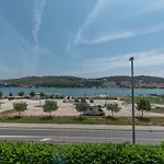 Flora 아파트 트로기르