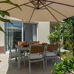 Flora 아파트 트로기르